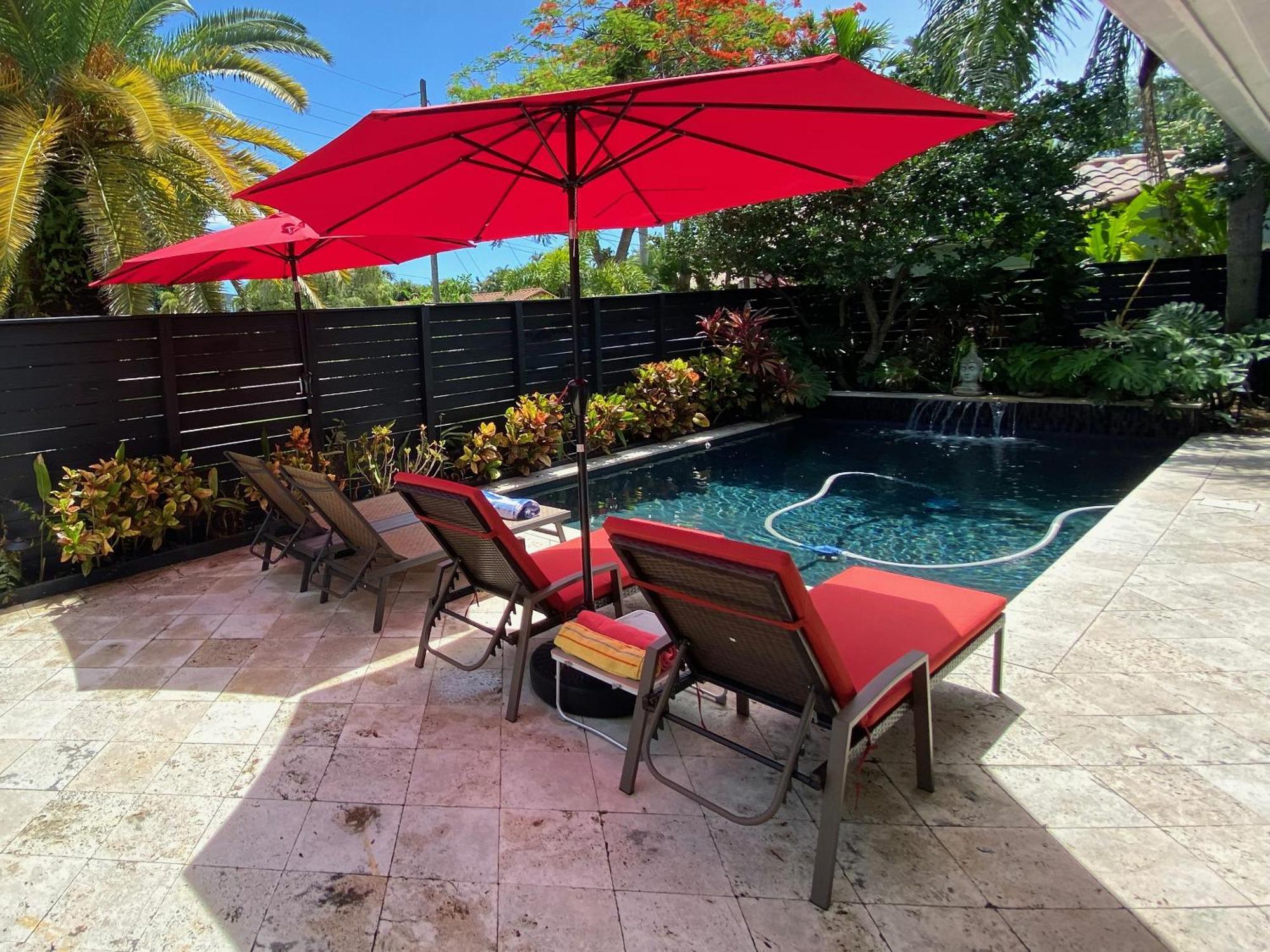 Riverbank Guesthouse Wilton Manors Exterior photo