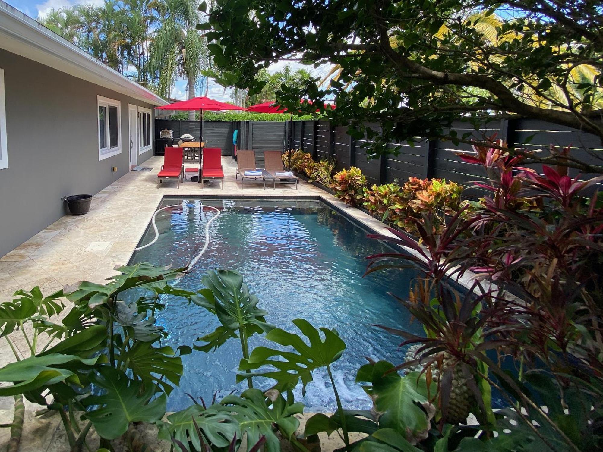 Riverbank Guesthouse Wilton Manors Exterior photo