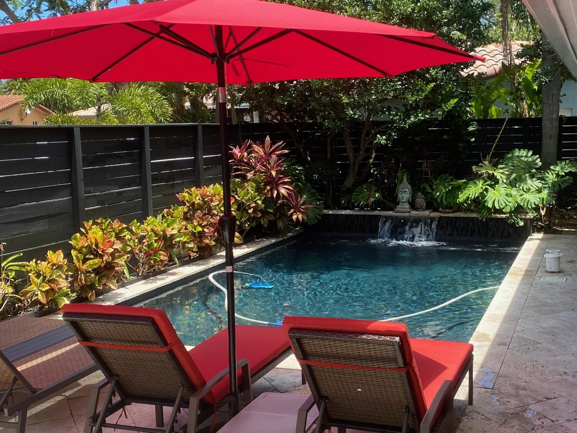 Riverbank Guesthouse Wilton Manors Exterior photo