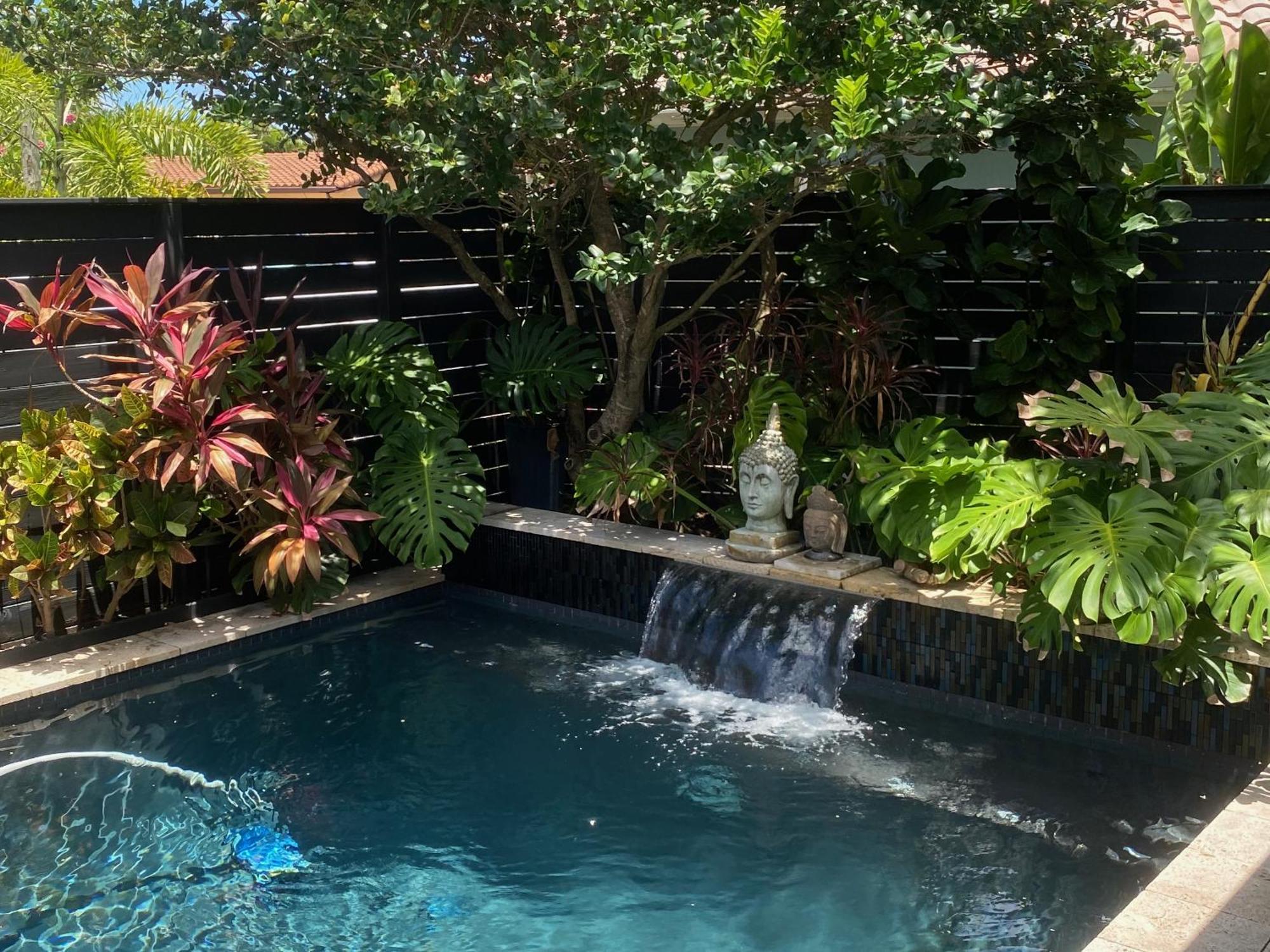 Riverbank Guesthouse Wilton Manors Exterior photo