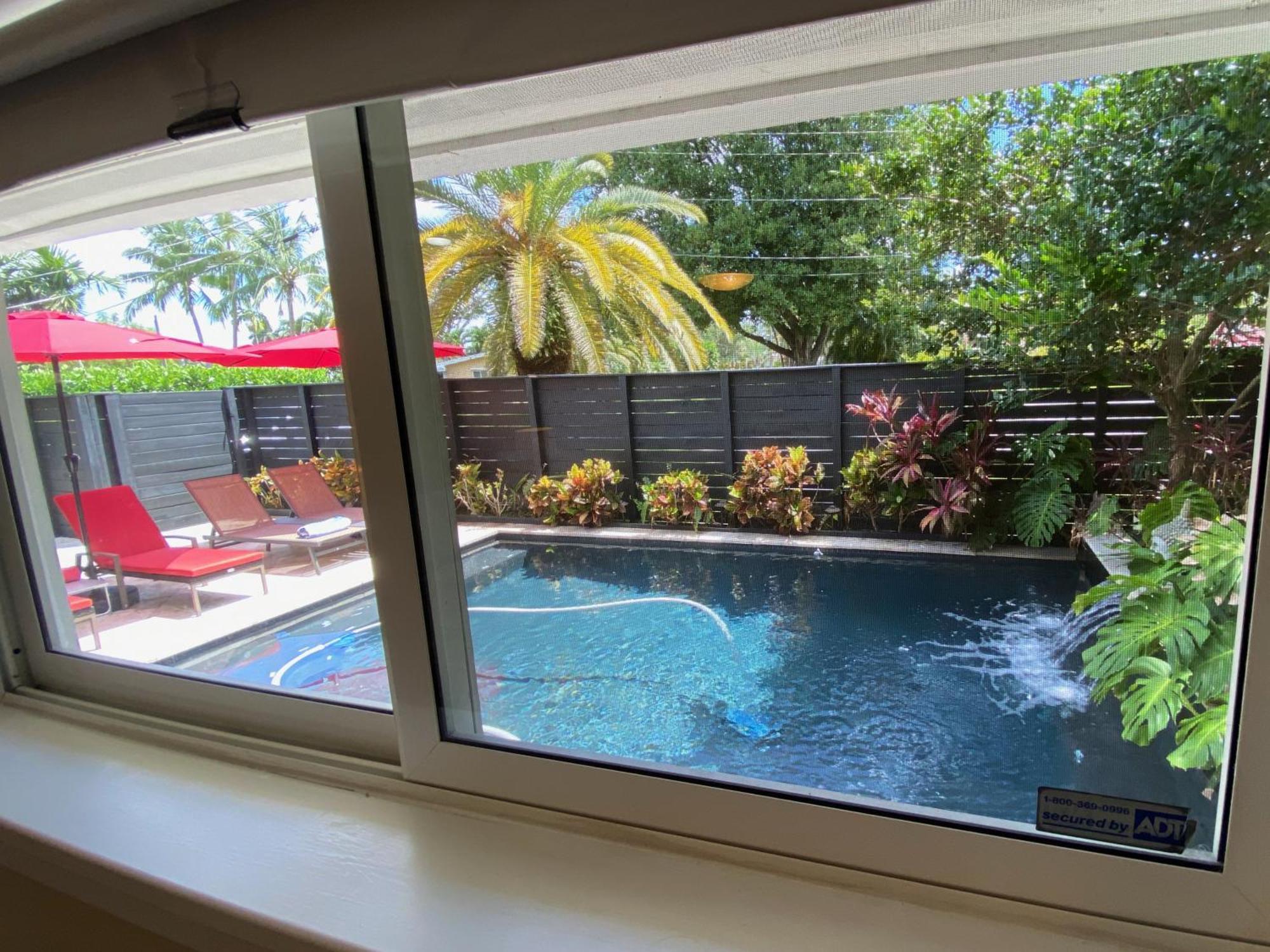 Riverbank Guesthouse Wilton Manors Exterior photo