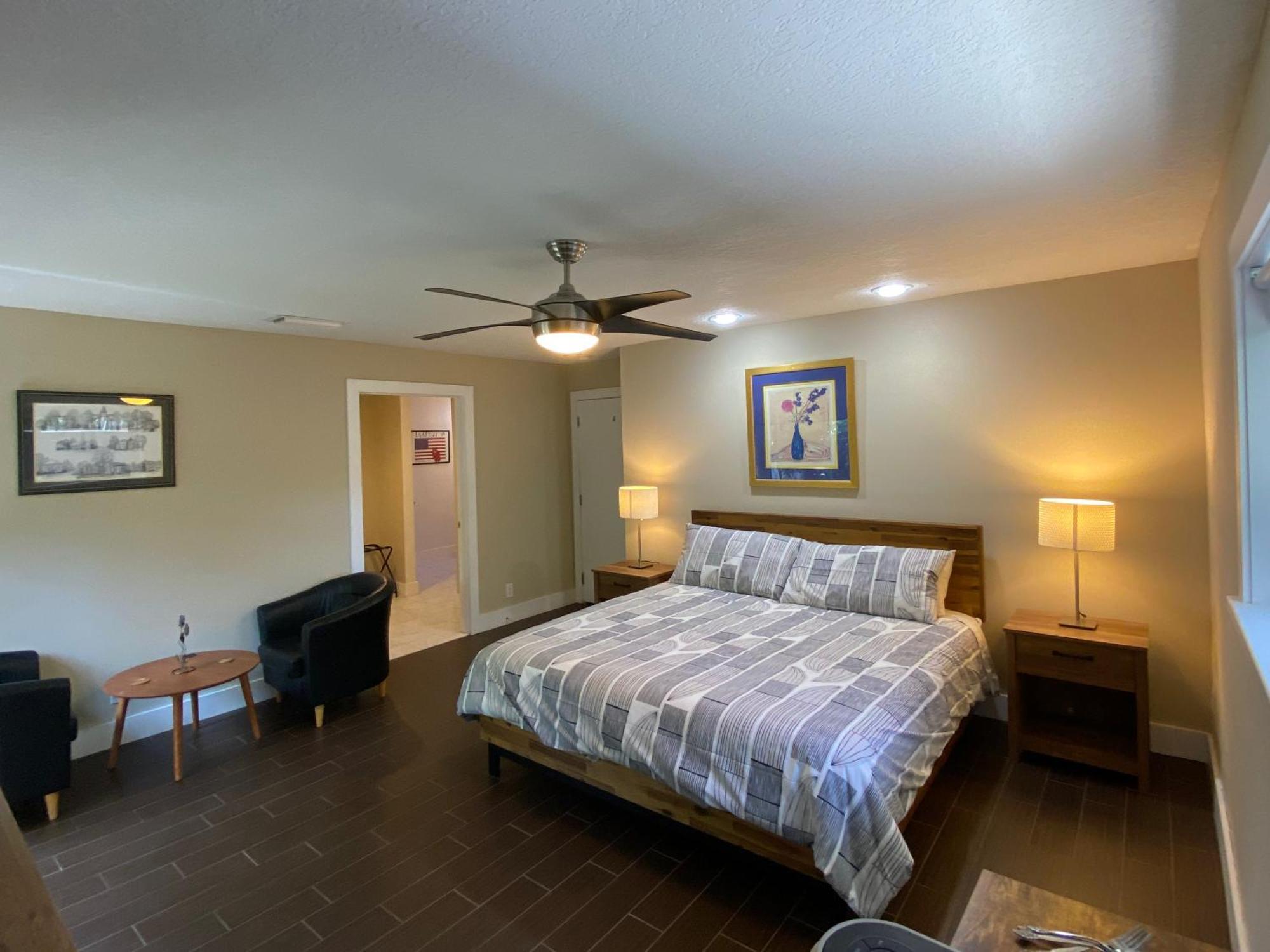 Riverbank Guesthouse Wilton Manors Exterior photo