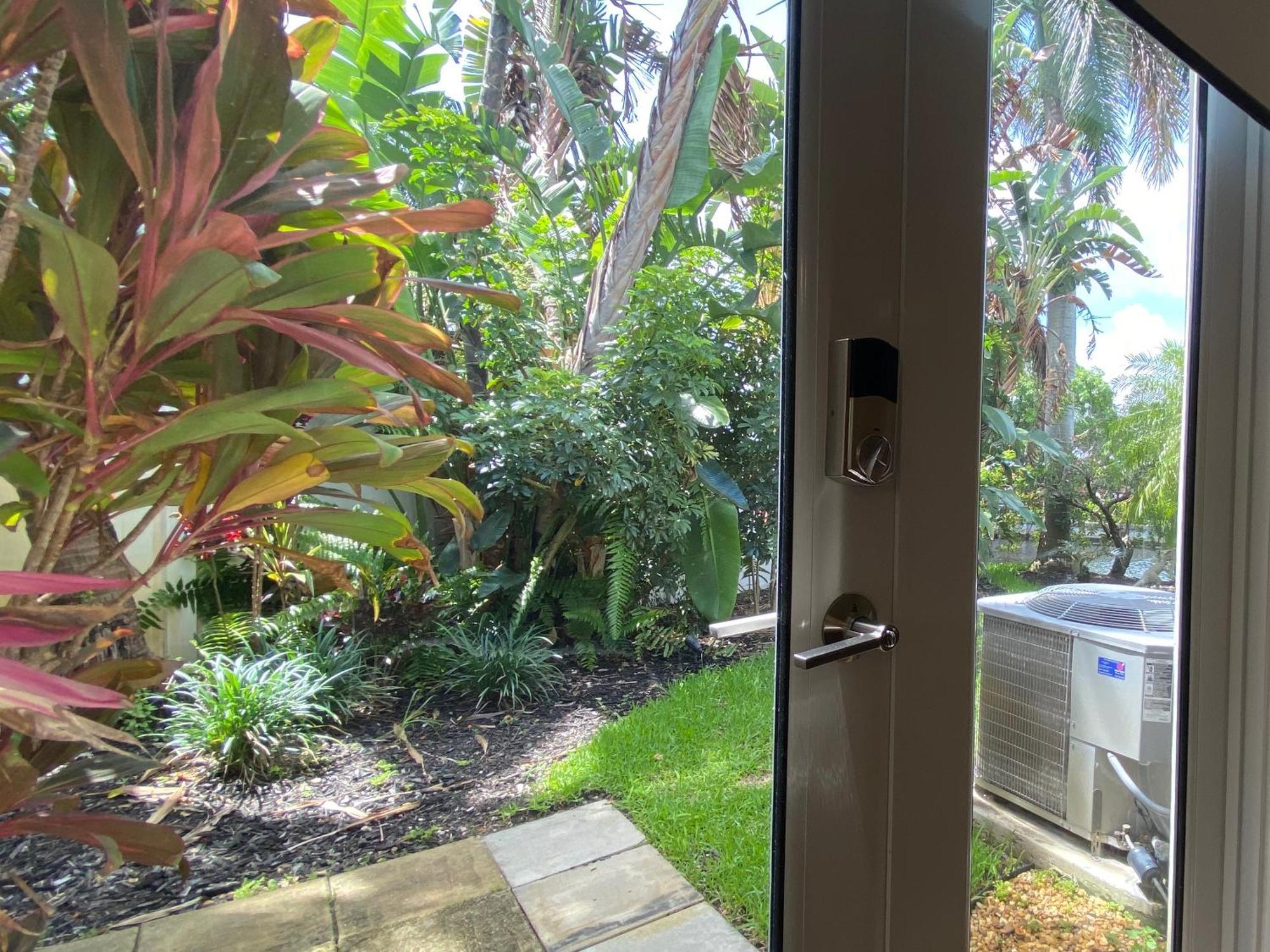 Riverbank Guesthouse Wilton Manors Exterior photo