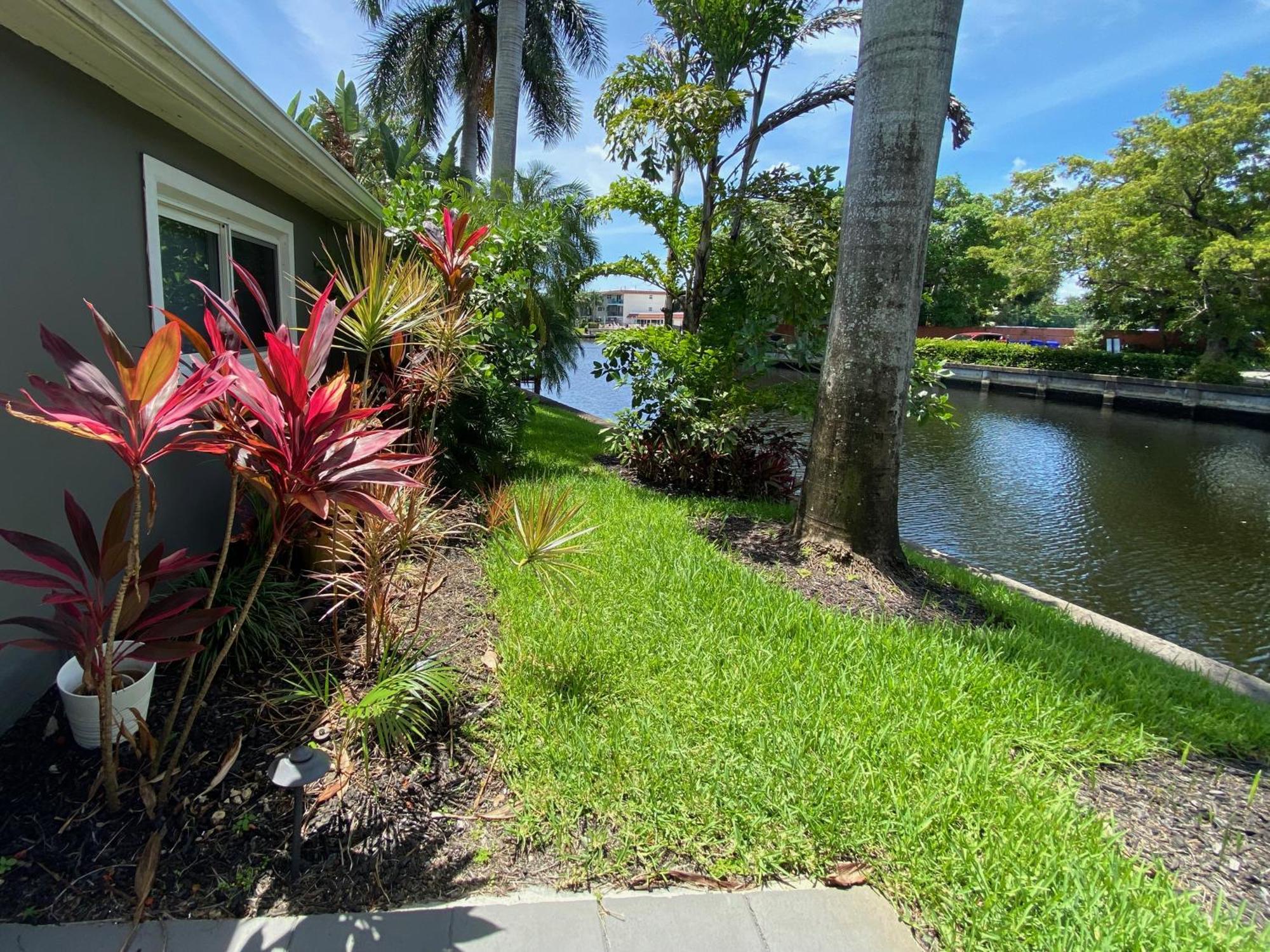 Riverbank Guesthouse Wilton Manors Exterior photo